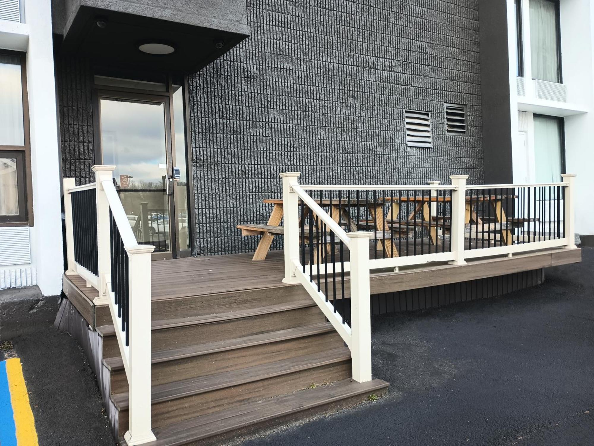 Baymont By Wyndham Johnson City/Binghamton Bagian luar foto